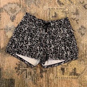 Lululemon On The Fly short ✈️